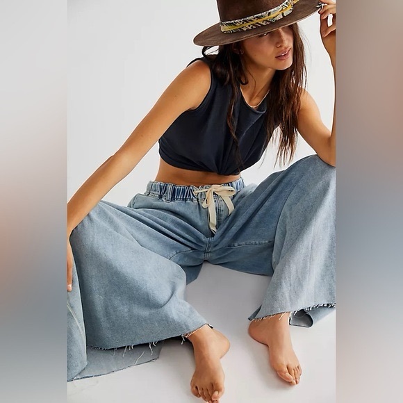 FP WE THE FREE CLOVER Wide-Leg Light Blue Denim Jeans Size S NWT - Picture 2 of 7